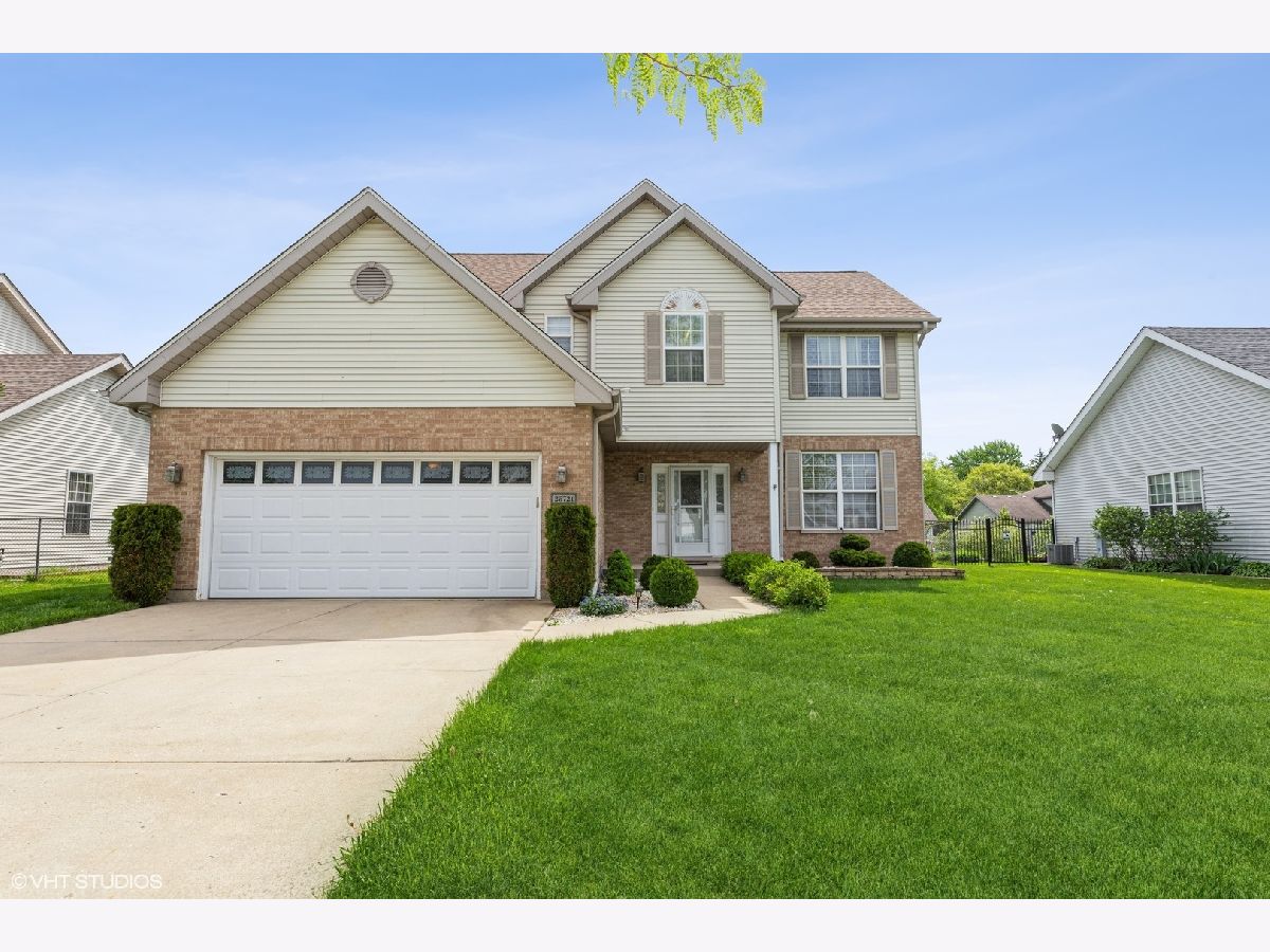 Homes & Condos & Townhomes Sold Highlands Monee Illinois, 25721 Mckinley