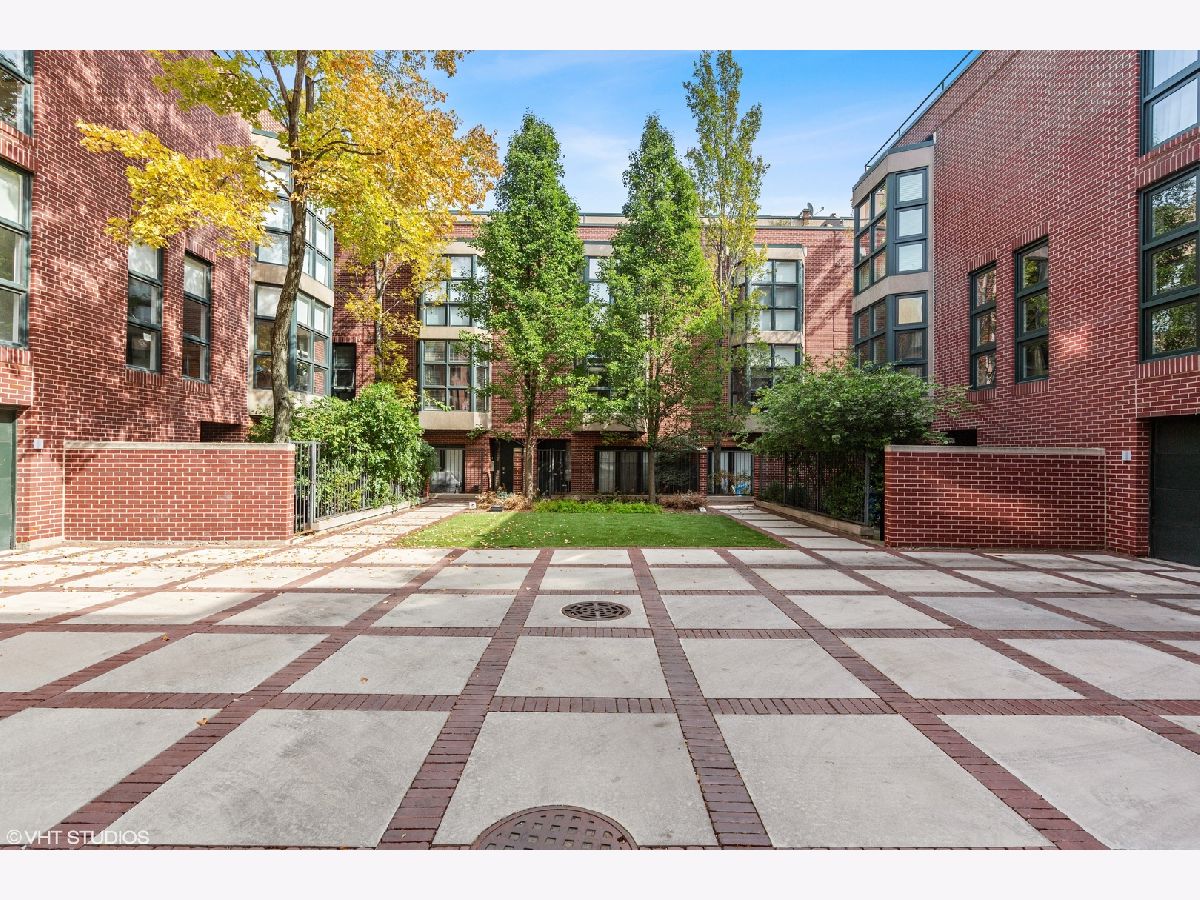 Condos & Townhomes Rented Hearthstone Chicago Illinois, 1701 Halsted