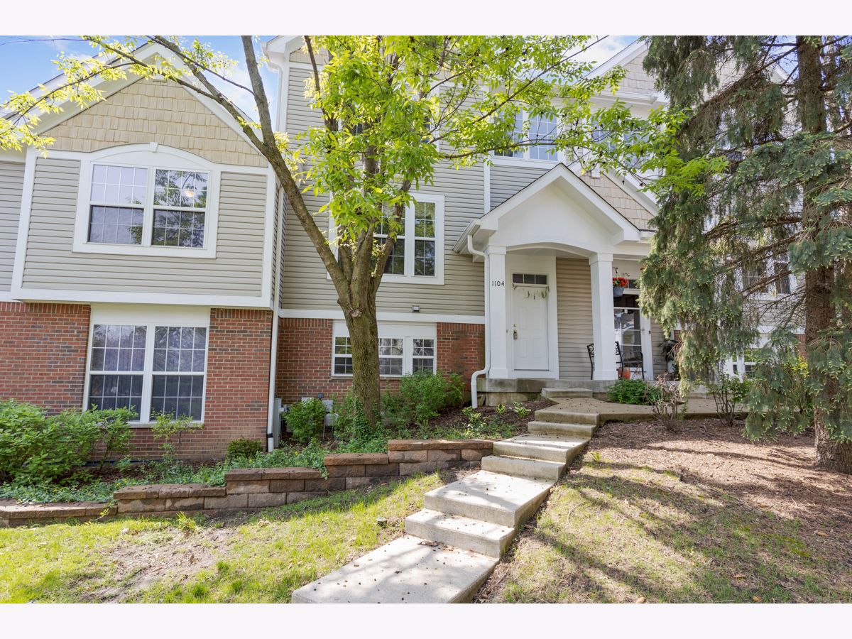 Townhomes Rented Georgetown Square Vernon Hills Illinois, 1104 Georgetown