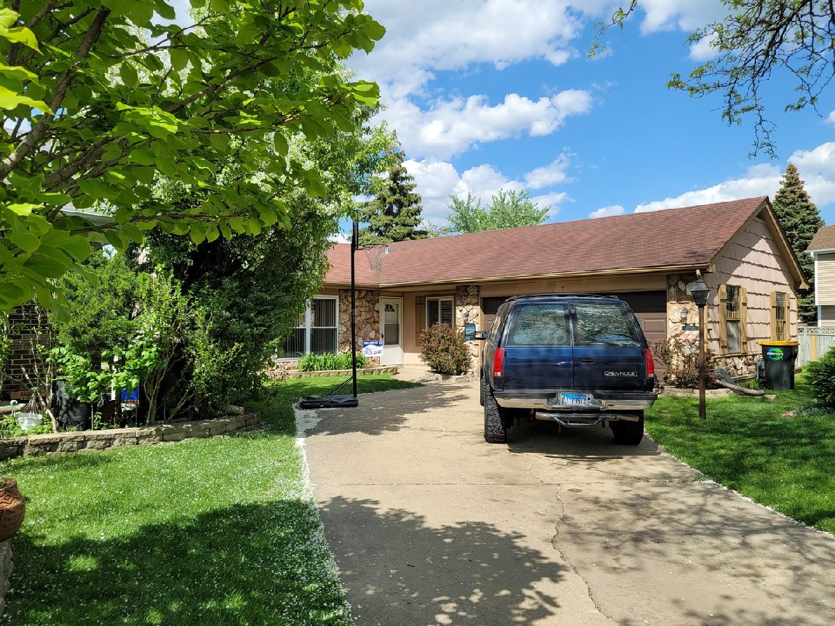 Homes Rented New England Village Streamwood Illinois, 5 Oakmont