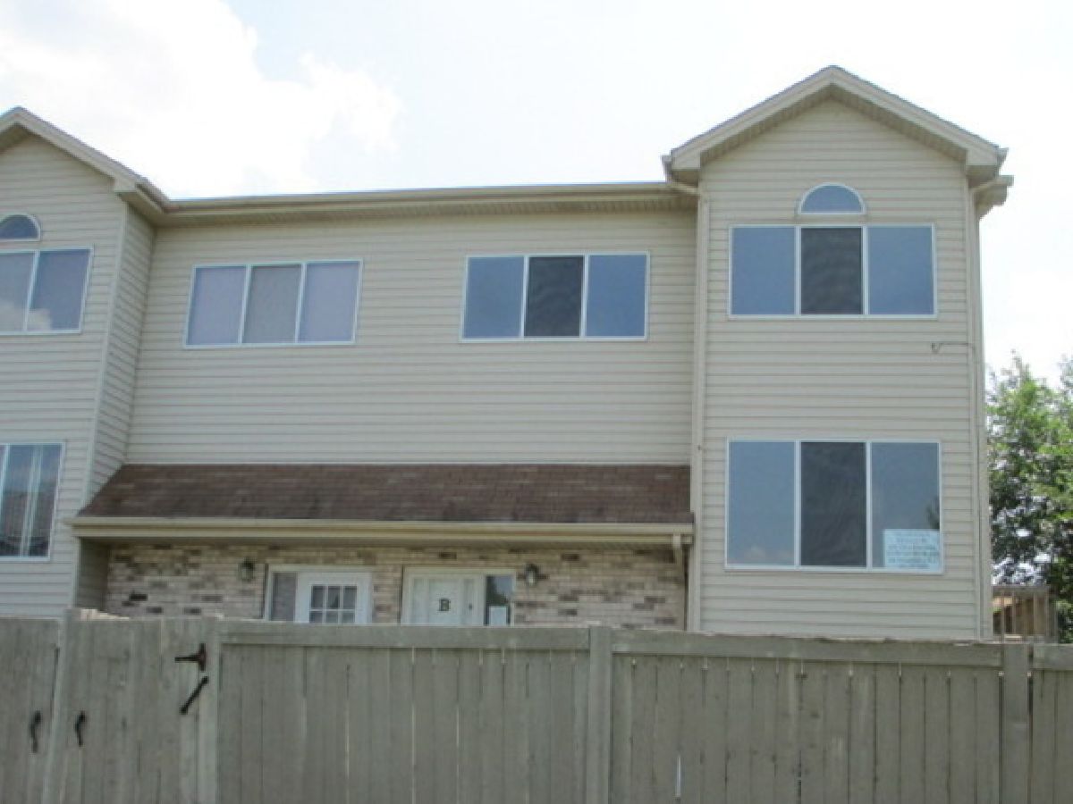 Townhomes & Condos Rented Fox Chase Aurora Illinois, 242 Park Ridge