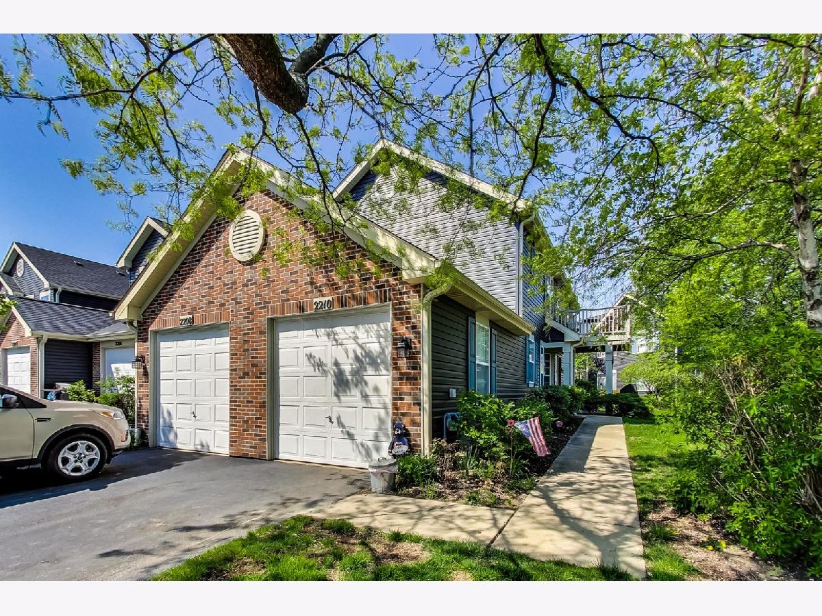 Townhomes Sold Hidden Glen Glendale Heights Illinois, 2210 Lake Ridge