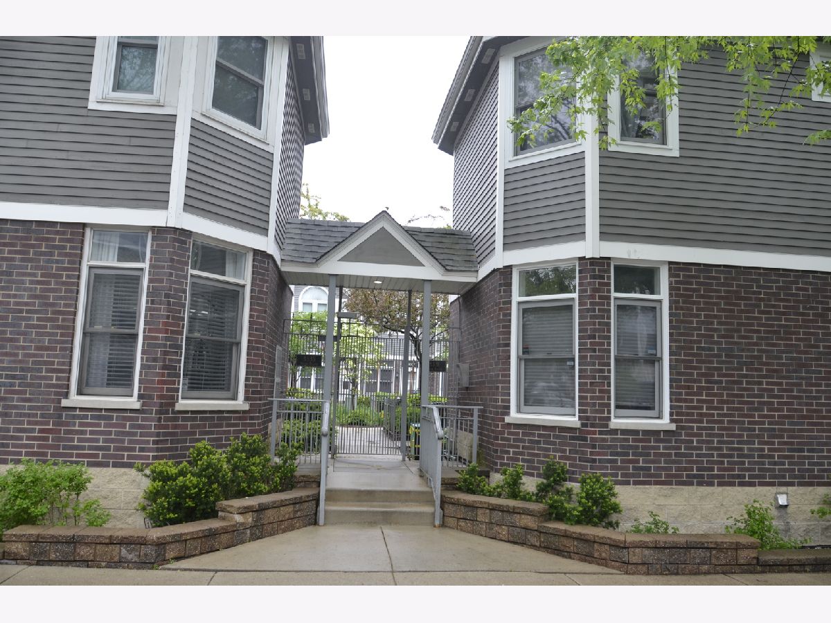Townhomes Rented Hawthorne Court Chicago Illinois, 3335 Racine