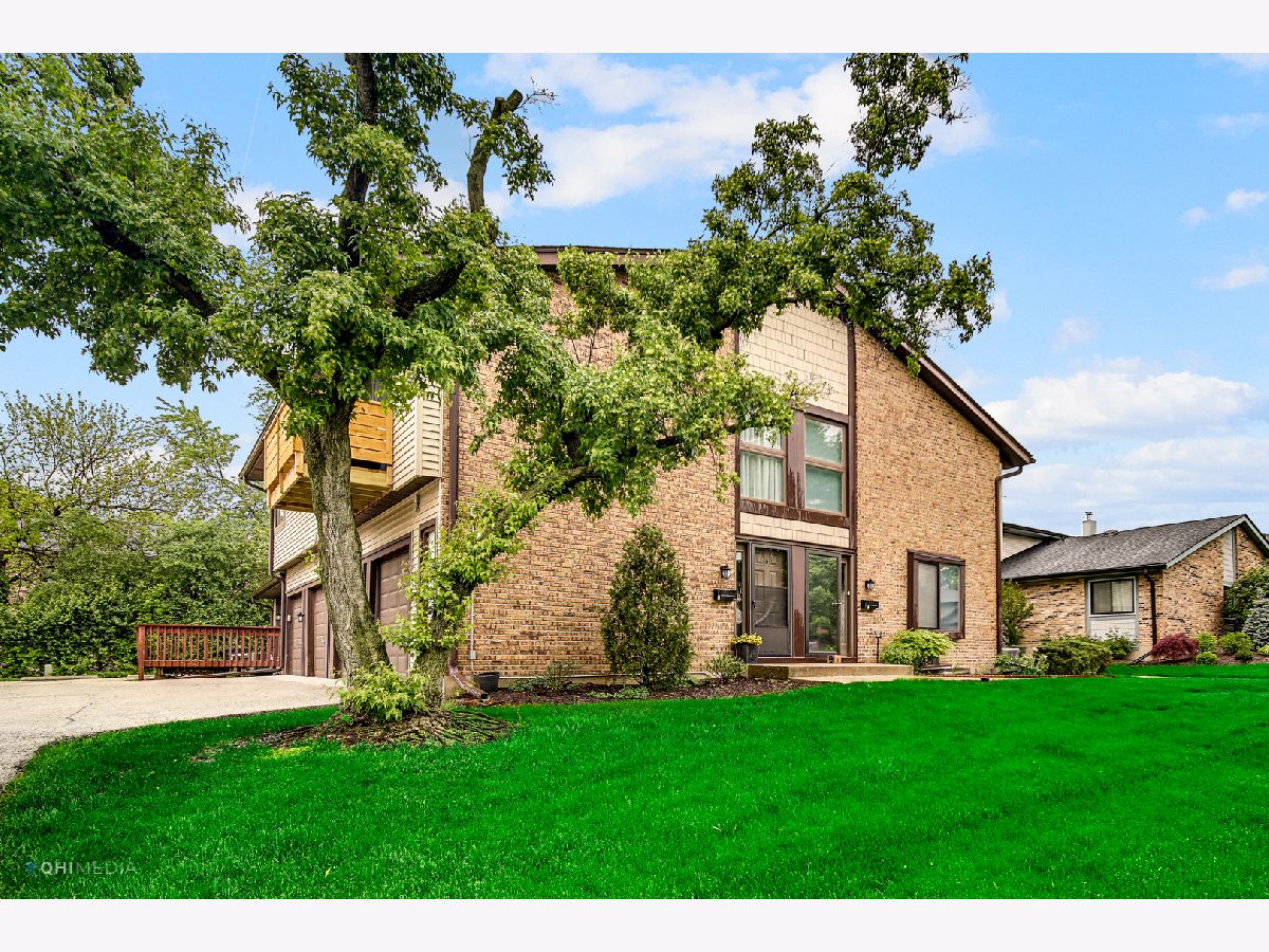 Condos & Townhomes Sold Portsmouth Darien Illinois, 8326 Portsmouth