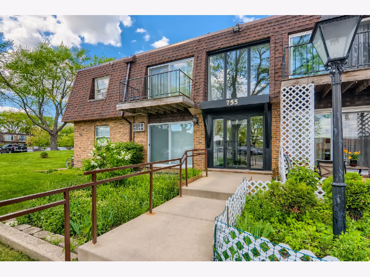 Condominiums Sold Fireside Terrace Buffalo Grove Illinois, 755 Grove