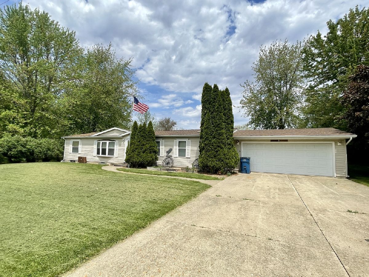  Sold Malden Illinois, 104 Sycamore