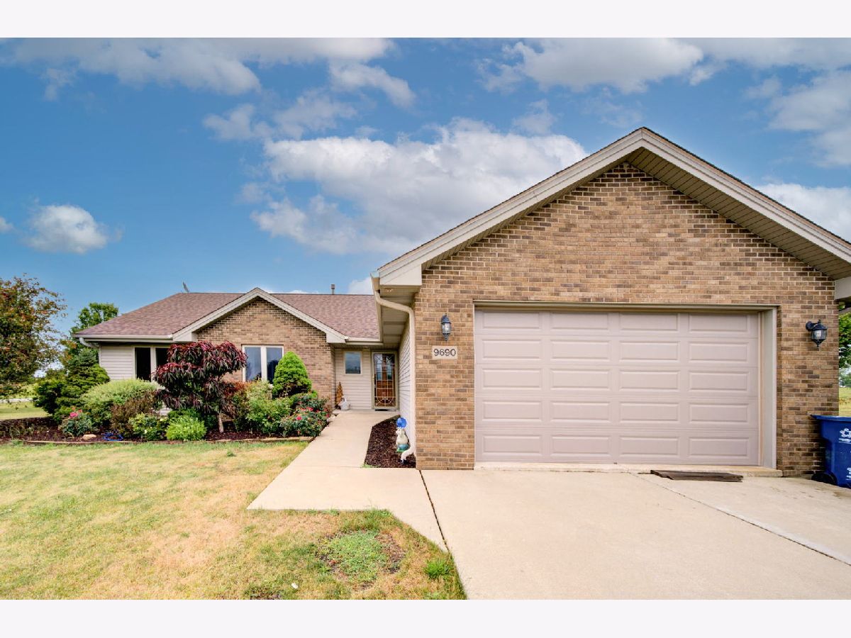 Homes Sold Prairie Farm Grant Park Illinois, 9690 Prairie Trail