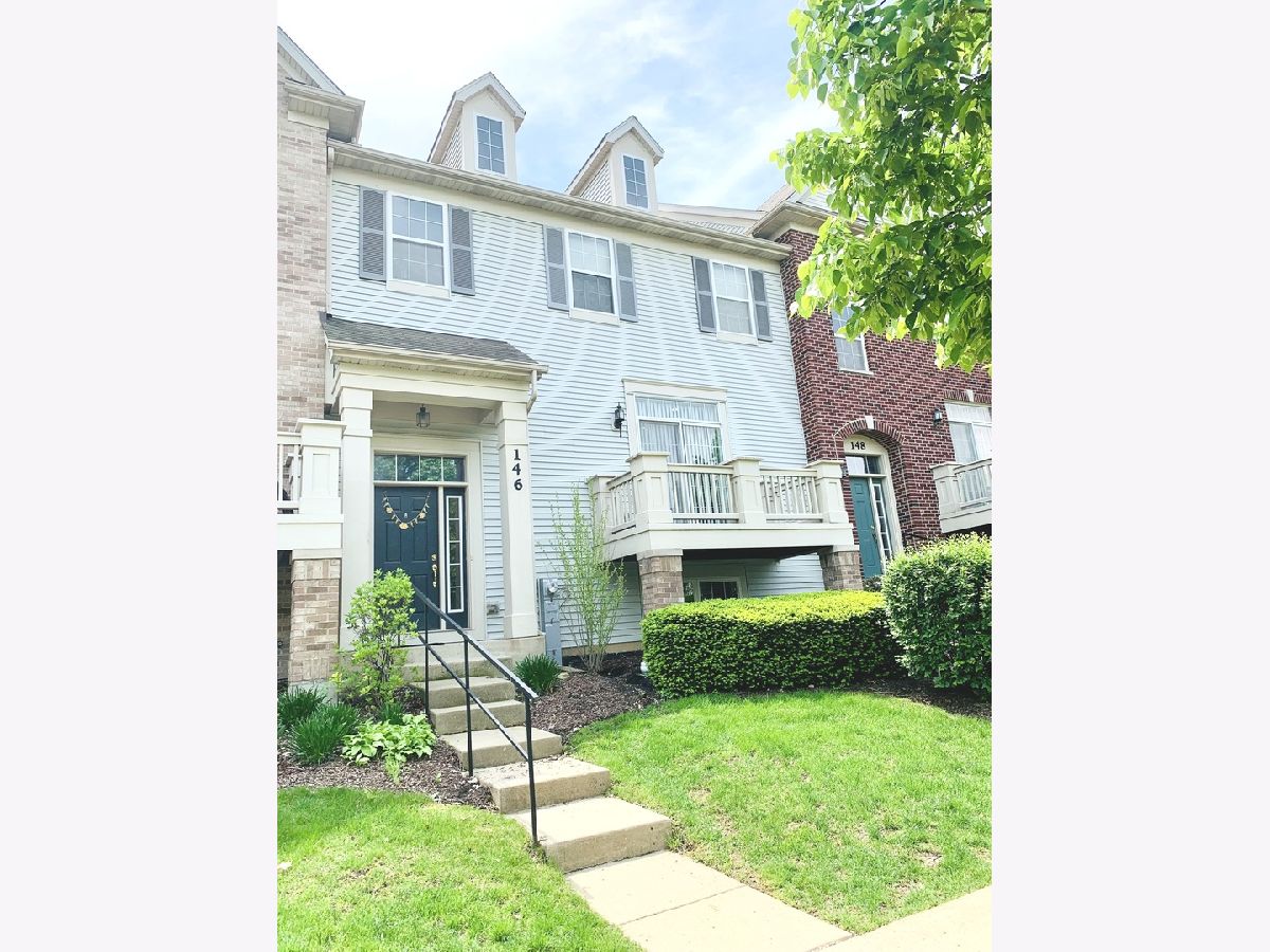 Fountains At Town Center Carol Stream IL, Townhomes & Condos For Sale