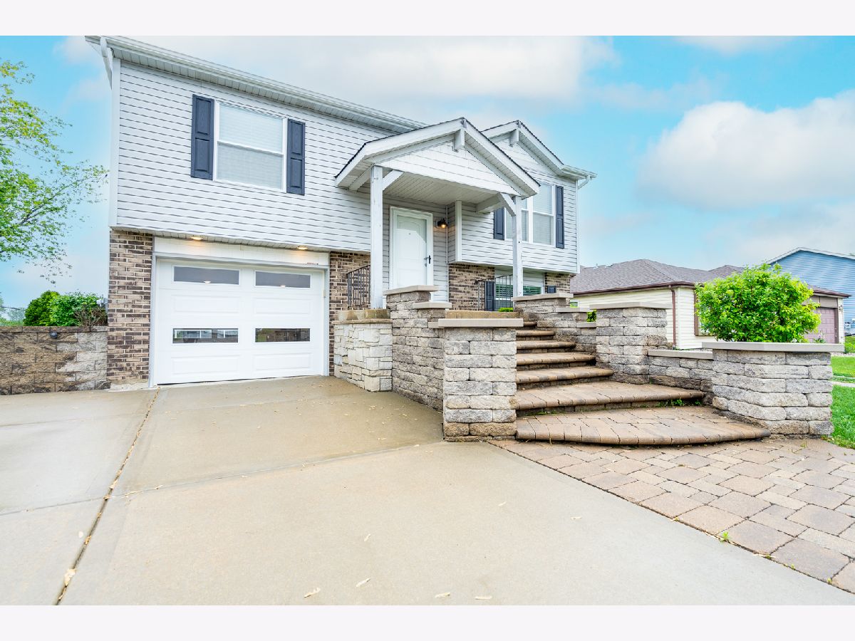 Homes & Condos & Townhomes Sold Highlands Frankfort Illinois, 7630 Benton