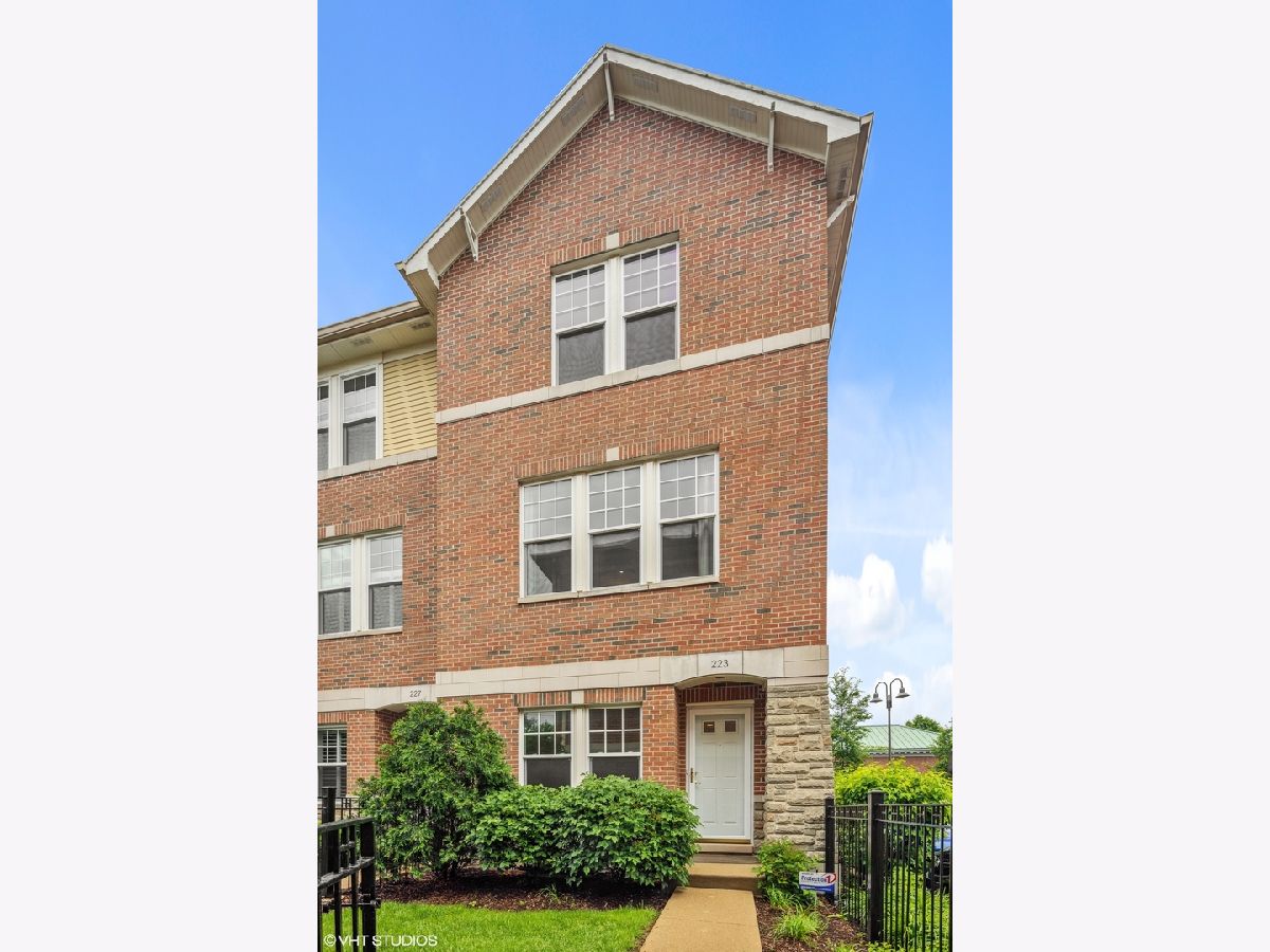 Townhomes Sold Wesley Square Wheaton Illinois, 223 West