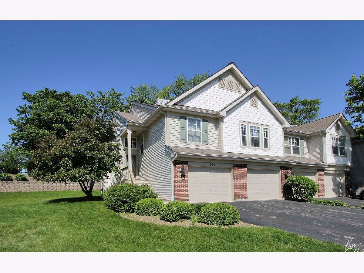 Townhomes Rented Woodland Green Fox Lake Illinois, 1010 Fairway