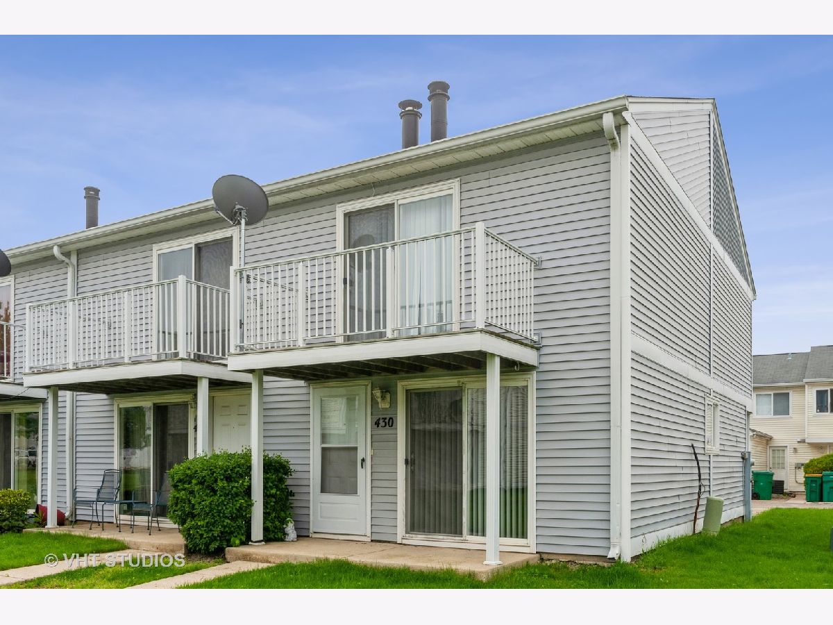 Townhomes & Condos Sold Meadow Green Round Lake Beach Illinois, 430 Meadow Green
