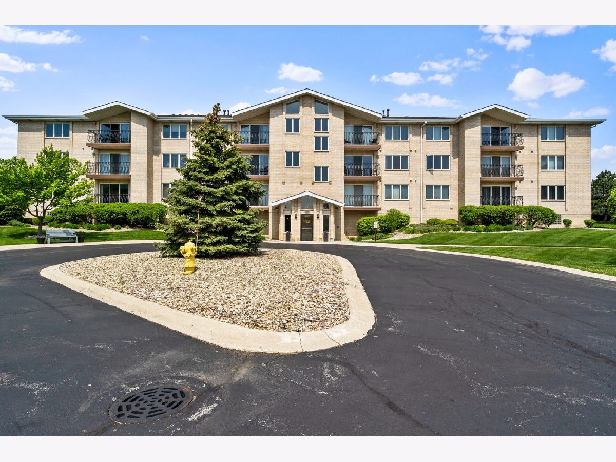 Condominiums Sold Saratoga Lakes Orland Park Illinois, 9750 Koch