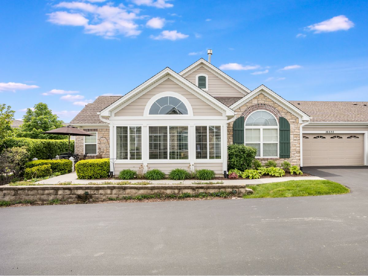 Townhomes & Condos & Homes Sold Villas At Fox Run Plainfield Illinois, 16526 Fox Run