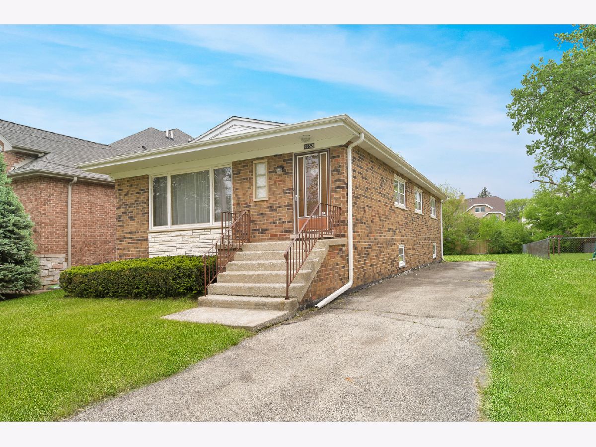 Homes & Townhomes Sold Lake Opeka Des Plaines Illinois, 2252 Webster