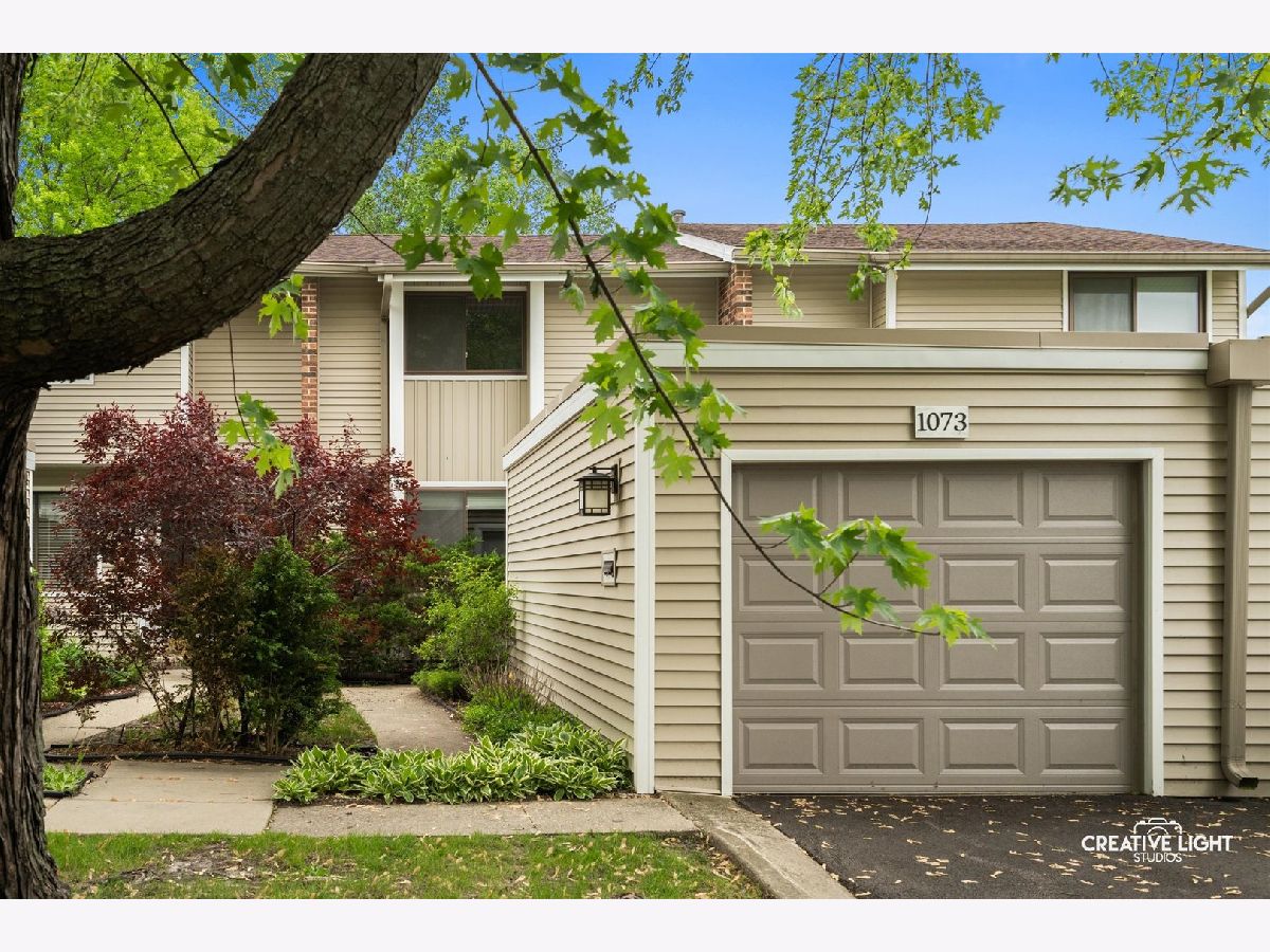 Townhomes Sold Timberlake Aurora Illinois, 1073 Rainwood