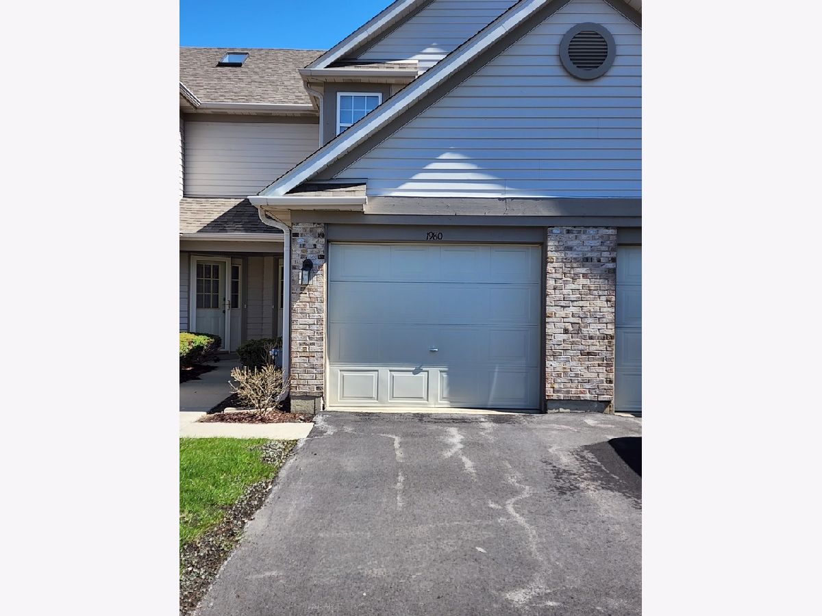 Townhomes & Condos Rented Briar Pointe Schaumburg Illinois, 1980 Persimmon