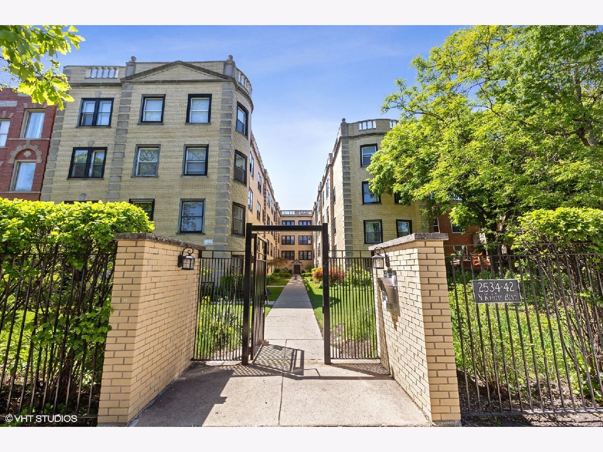 Condos & Townhomes Sold Logan Circle Chicago Illinois, 2540 Kedzie