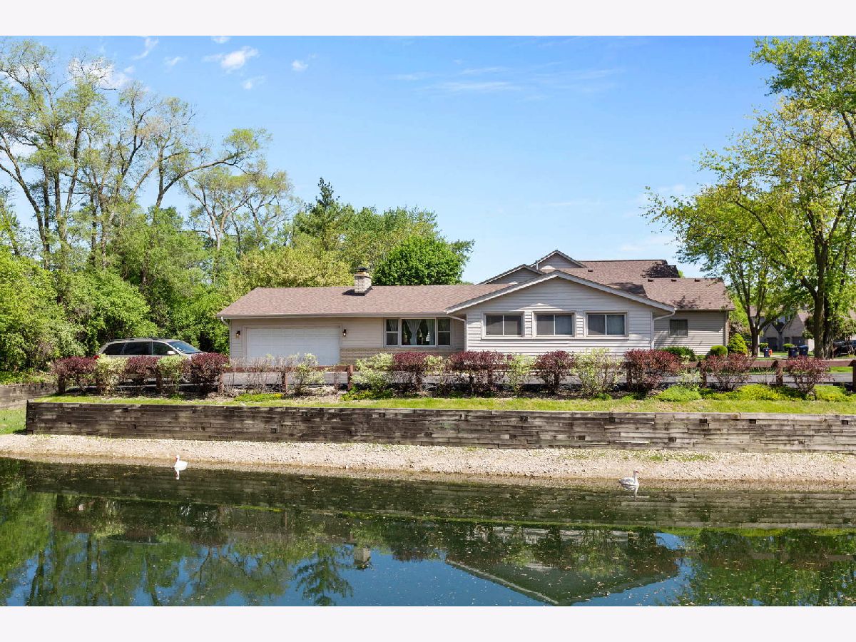 Townhomes & Homes Sold Woodland Meadows East Elgin Illinois, 104 Deer Run