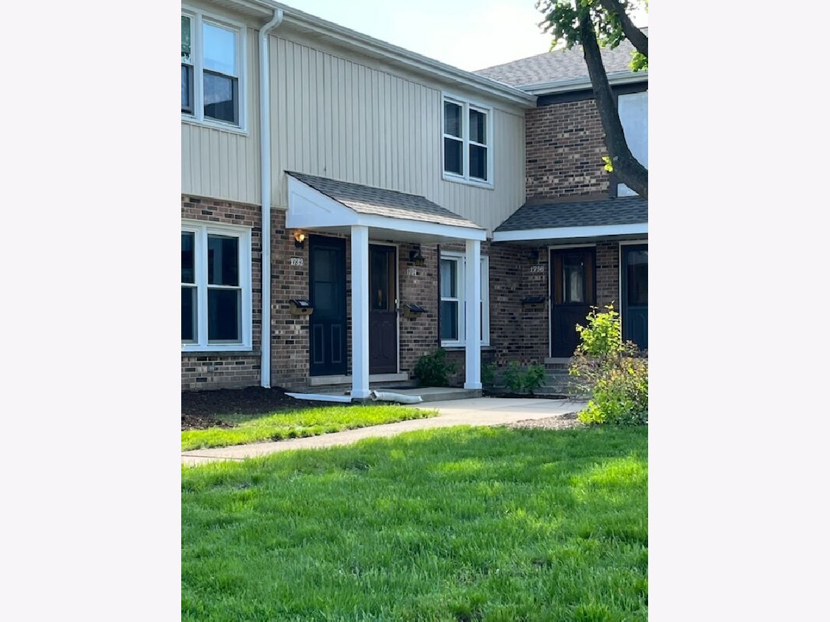 Townhomes Rented Pickwick Lane Glenview Illinois, 1732 Pickwick