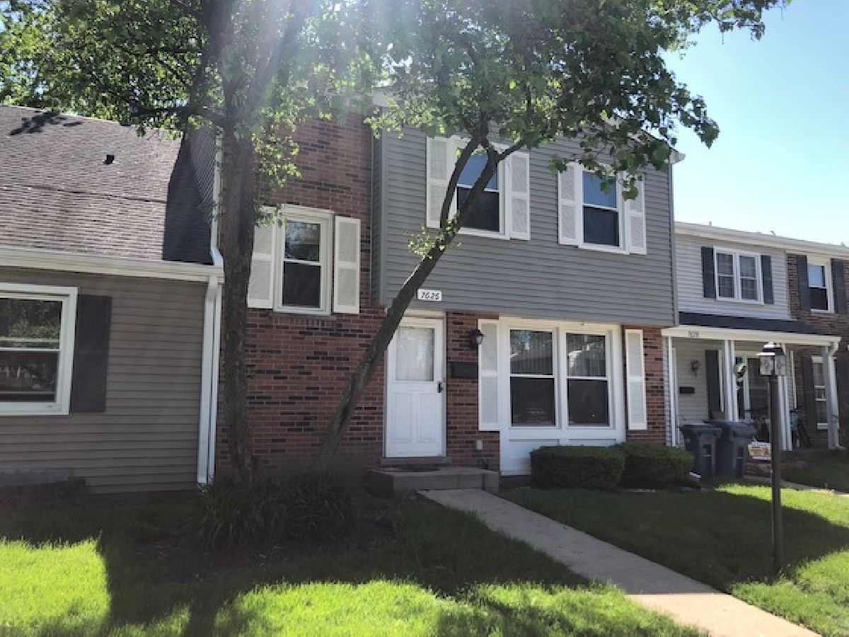 Townhomes Sold Olde Salem Hanover Park Illinois, 7626 Manchester Mnr