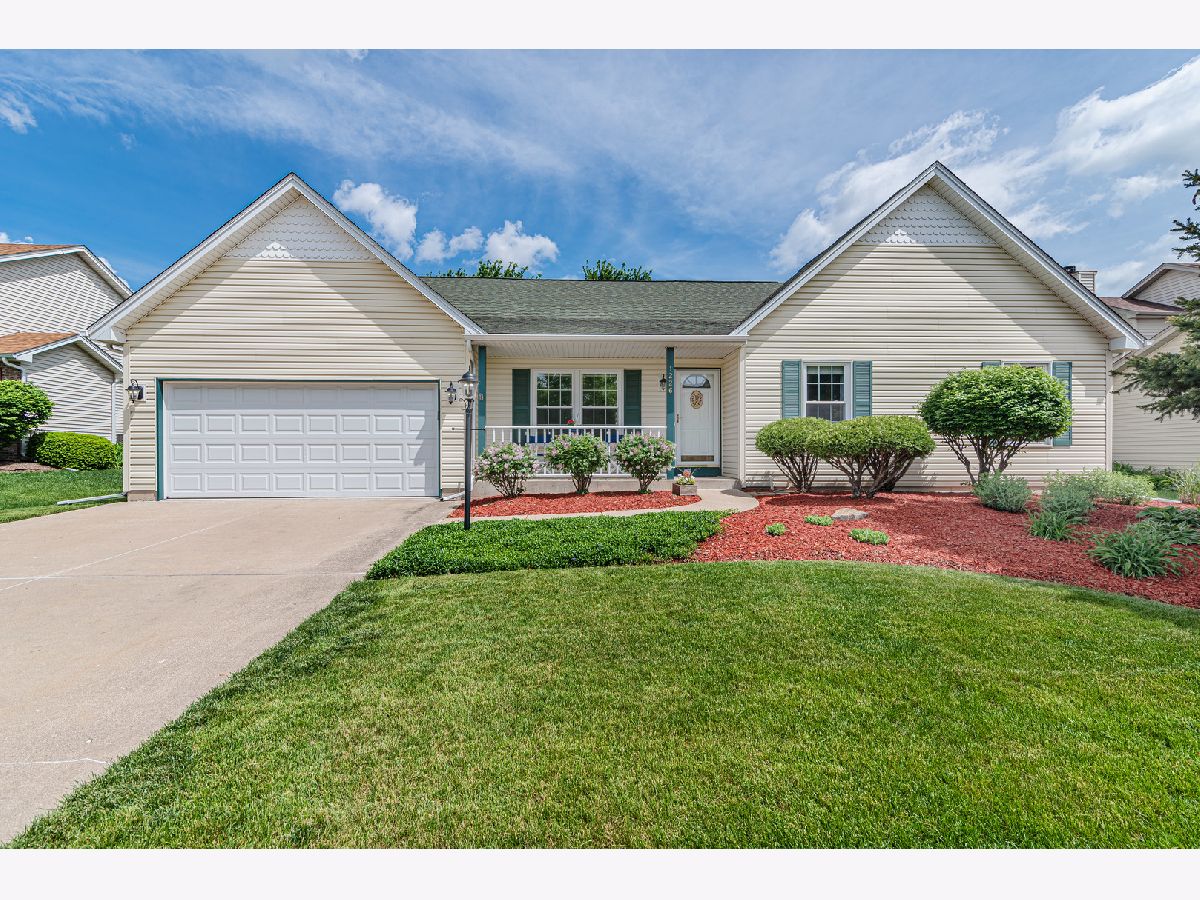 Homes & Condos & Townhomes Sold Fox Bend Shorewood Illinois, 1226 Country