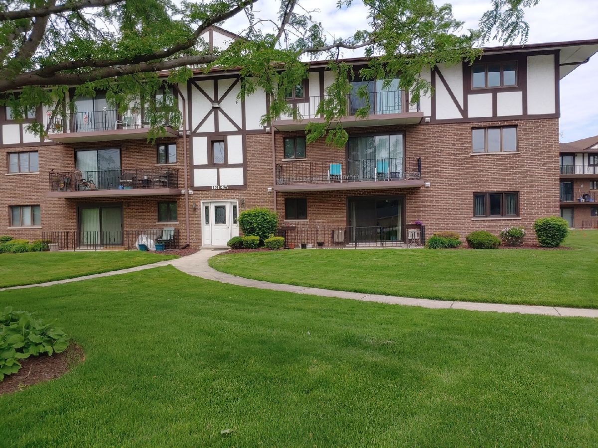 Condominiums Sold Green Valley Palos Hills Illinois, 11045 Theresa