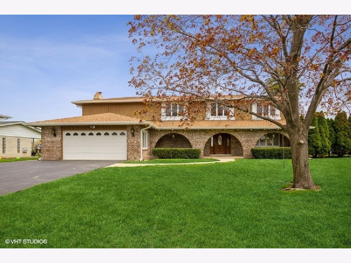 Homes Sold Lake Briarwood Arlington Heights Illinois, 2923 Briarwood