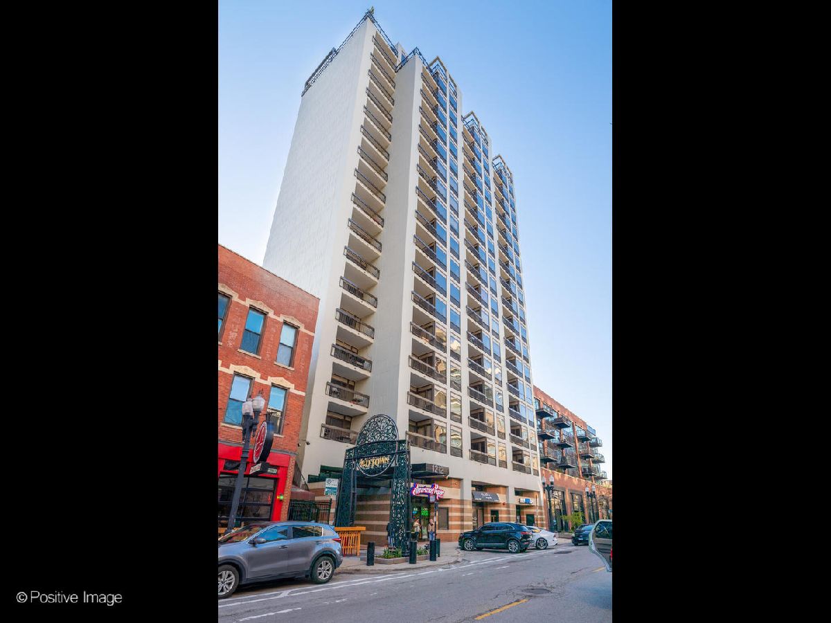 Condominiums Sold Neapolitan Chicago Illinois, 1212 Wells
