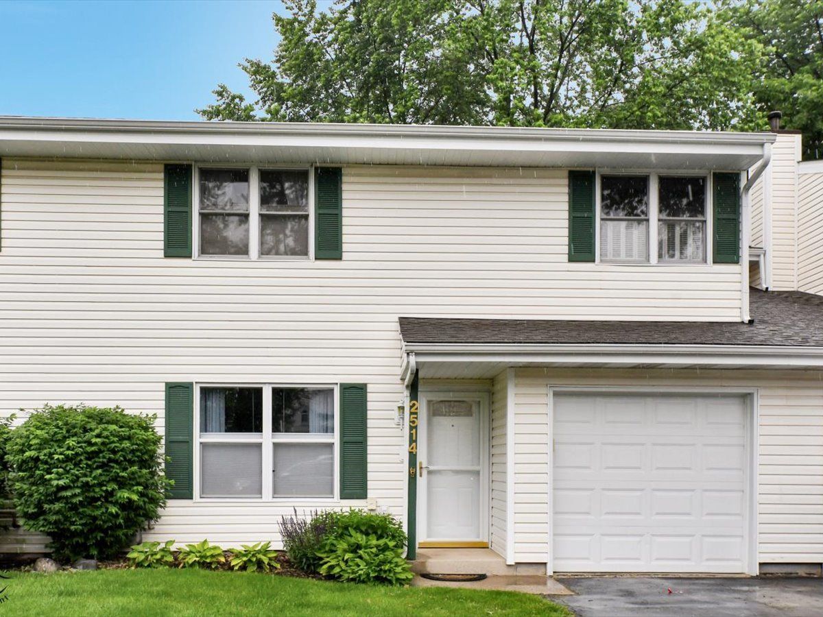 Townhomes Sold Country Squire Crest Hill Illinois, 2514 Iris