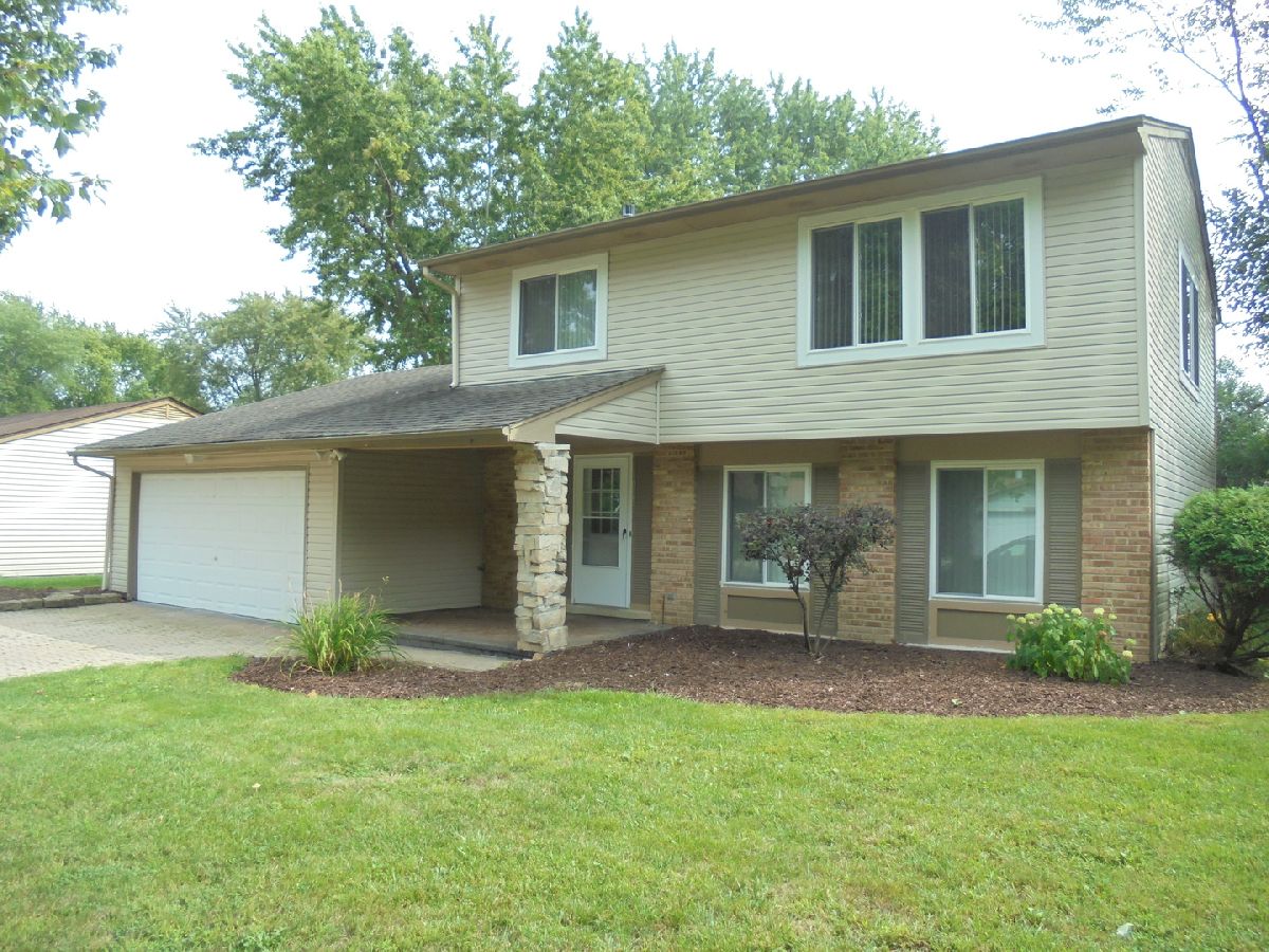 Homes & Condos & Townhomes Rented Parkwood Elgin Illinois, 1085 Hecker