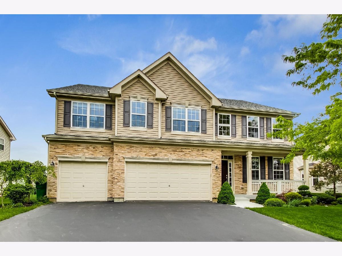 Homes Sold Prairie Trail Lake Villa Illinois, 525 Blazing Star