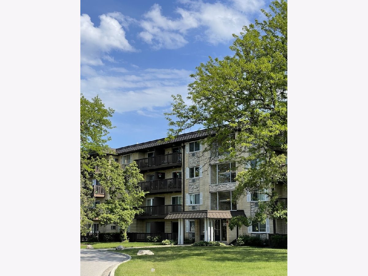 Condominiums & Homes Sold Evergreen Court Arlington Heights Illinois, 2214 Goebbert