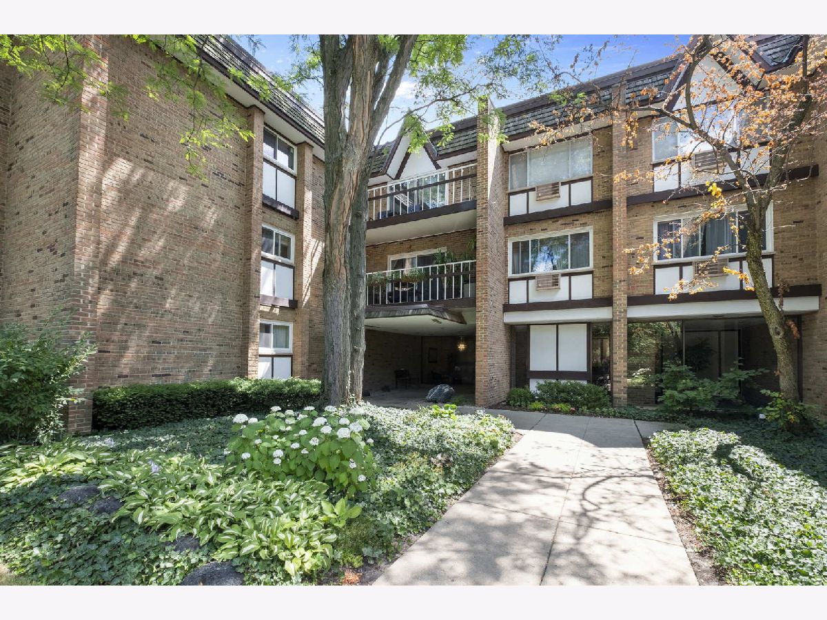Condominiums Sold Claymoor Hinsdale Illinois, 320 Claymoor