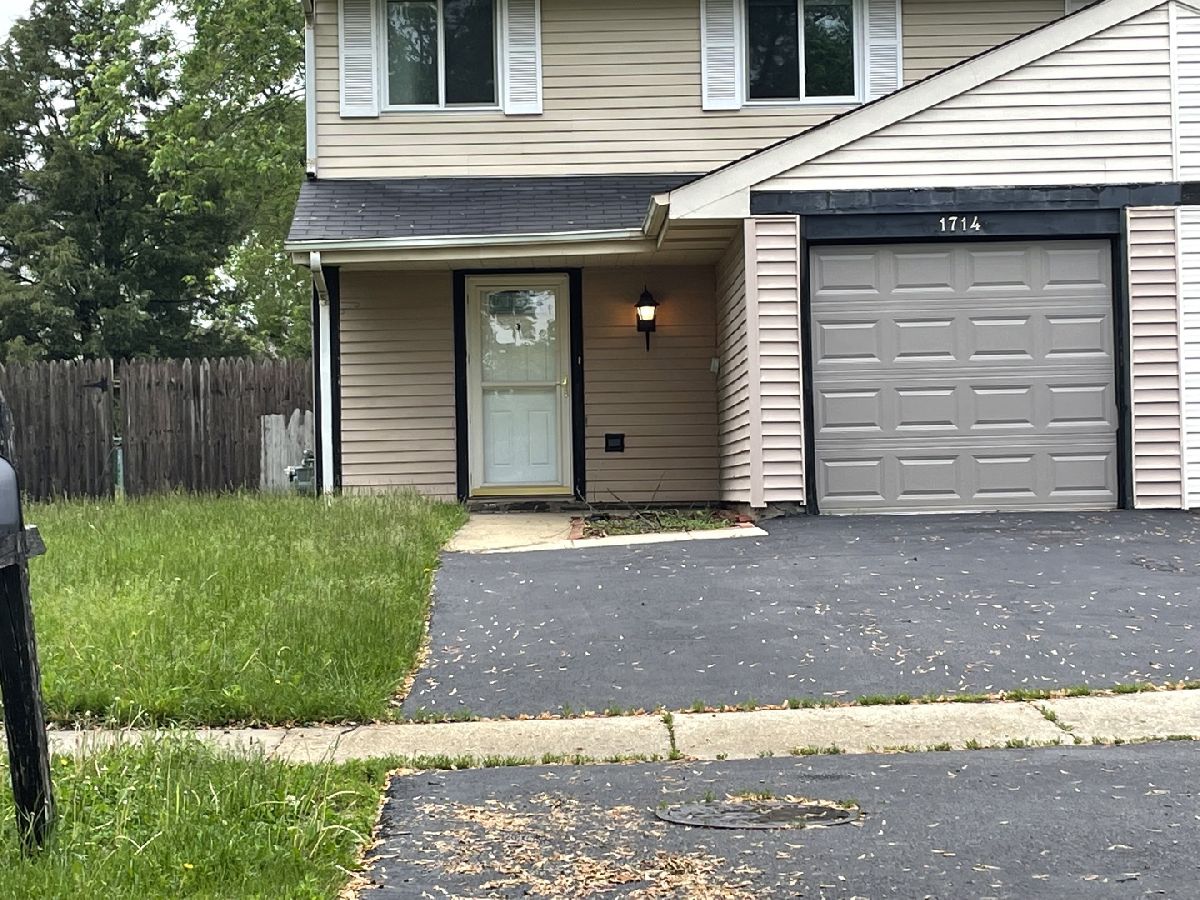 Townhomes & Homes Rented The Groves Hanover Park Illinois, 1714 Whitney