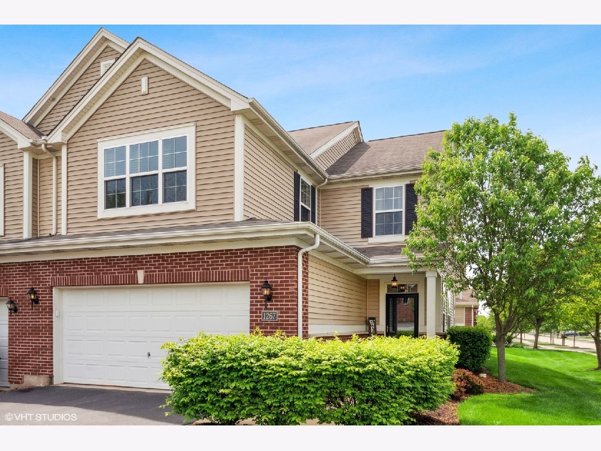 Townhomes Sold Savannah Crossing Aurora Illinois, 1267 Church