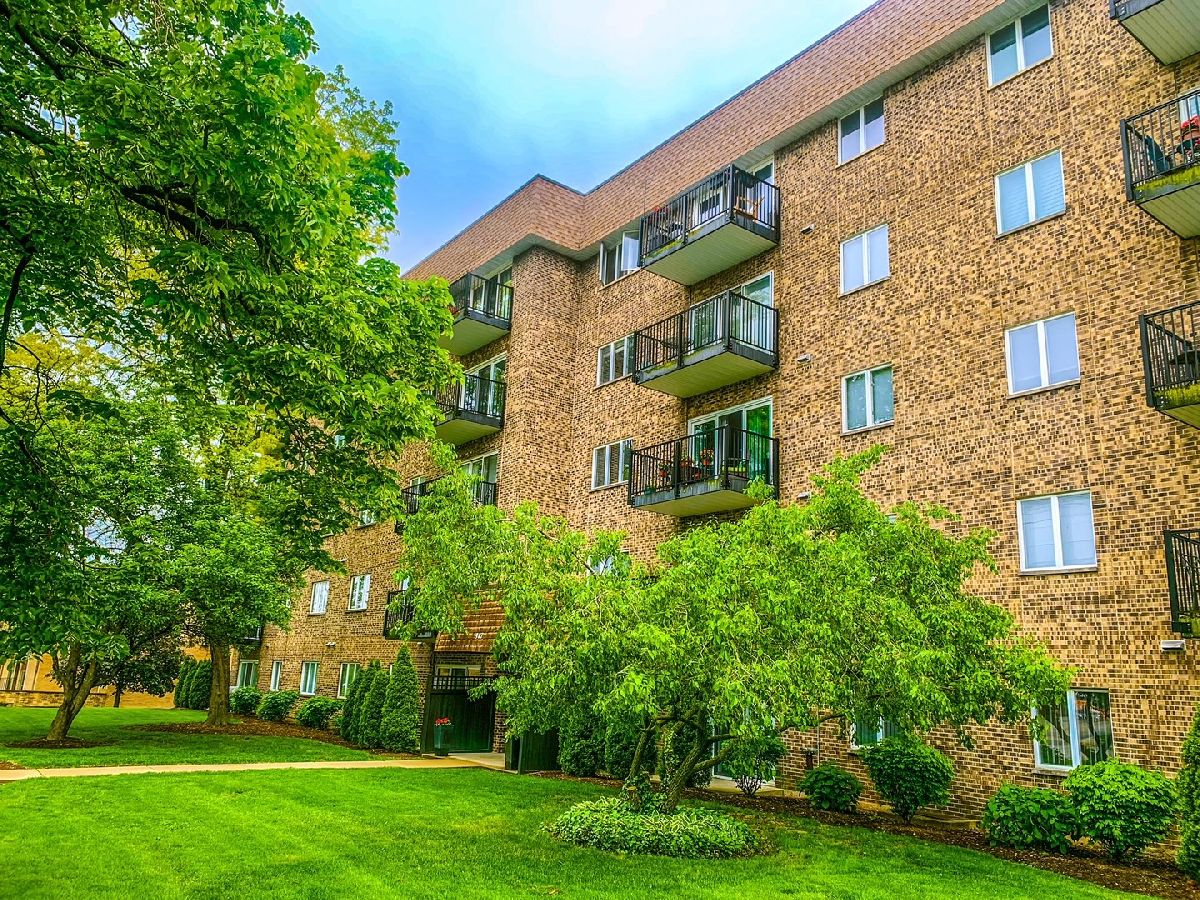 Condominiums Rented Maple Way Condominums Downers Grove Illinois, 907 Curtiss