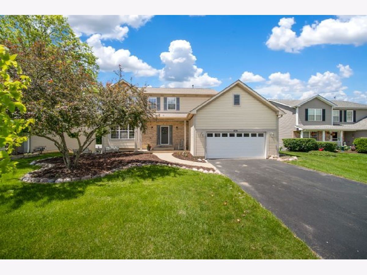 Homes & Condos & Townhomes Sold Crystal Creek Lake In The Hills Illinois, 1061 Creekview
