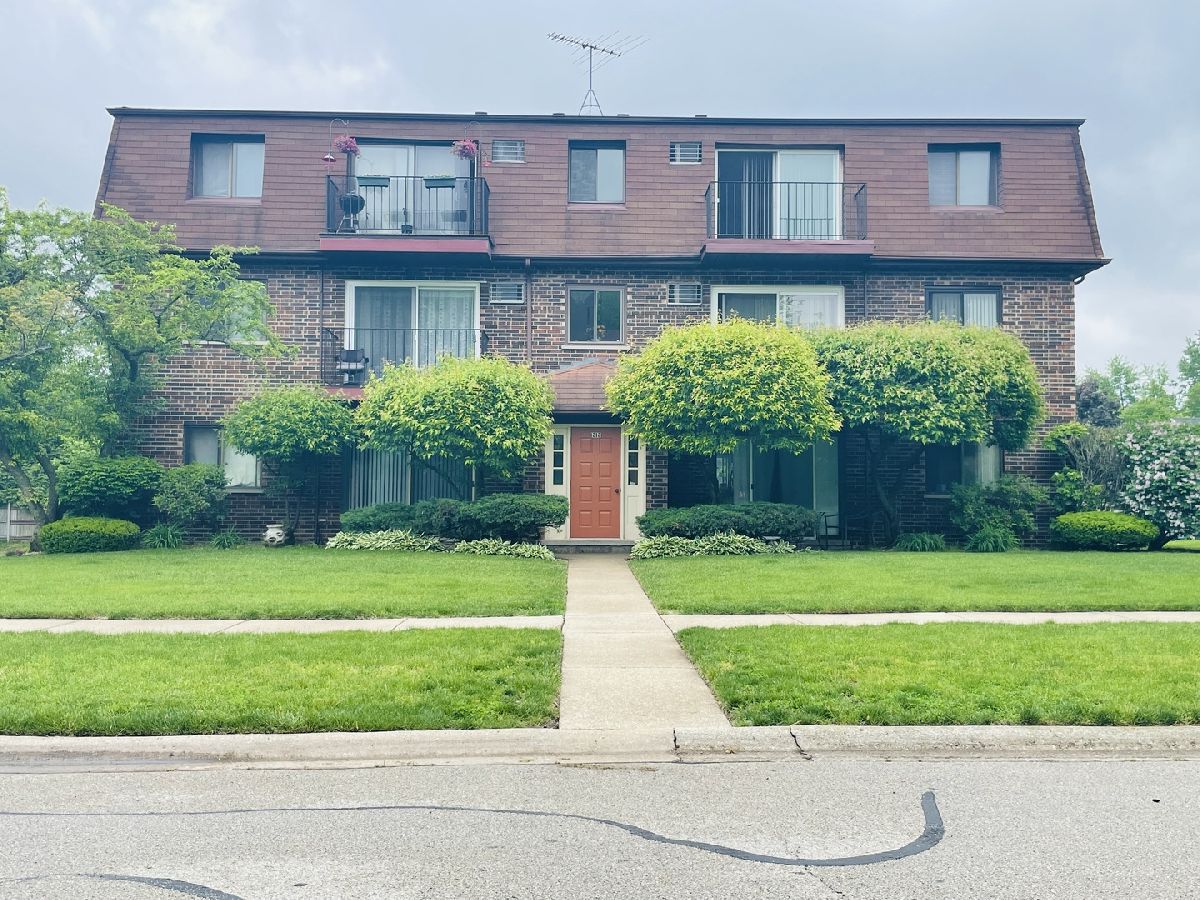 Condos & Townhomes Sold Whispering Hills Naperville Illinois, 1212 Whispering Hills