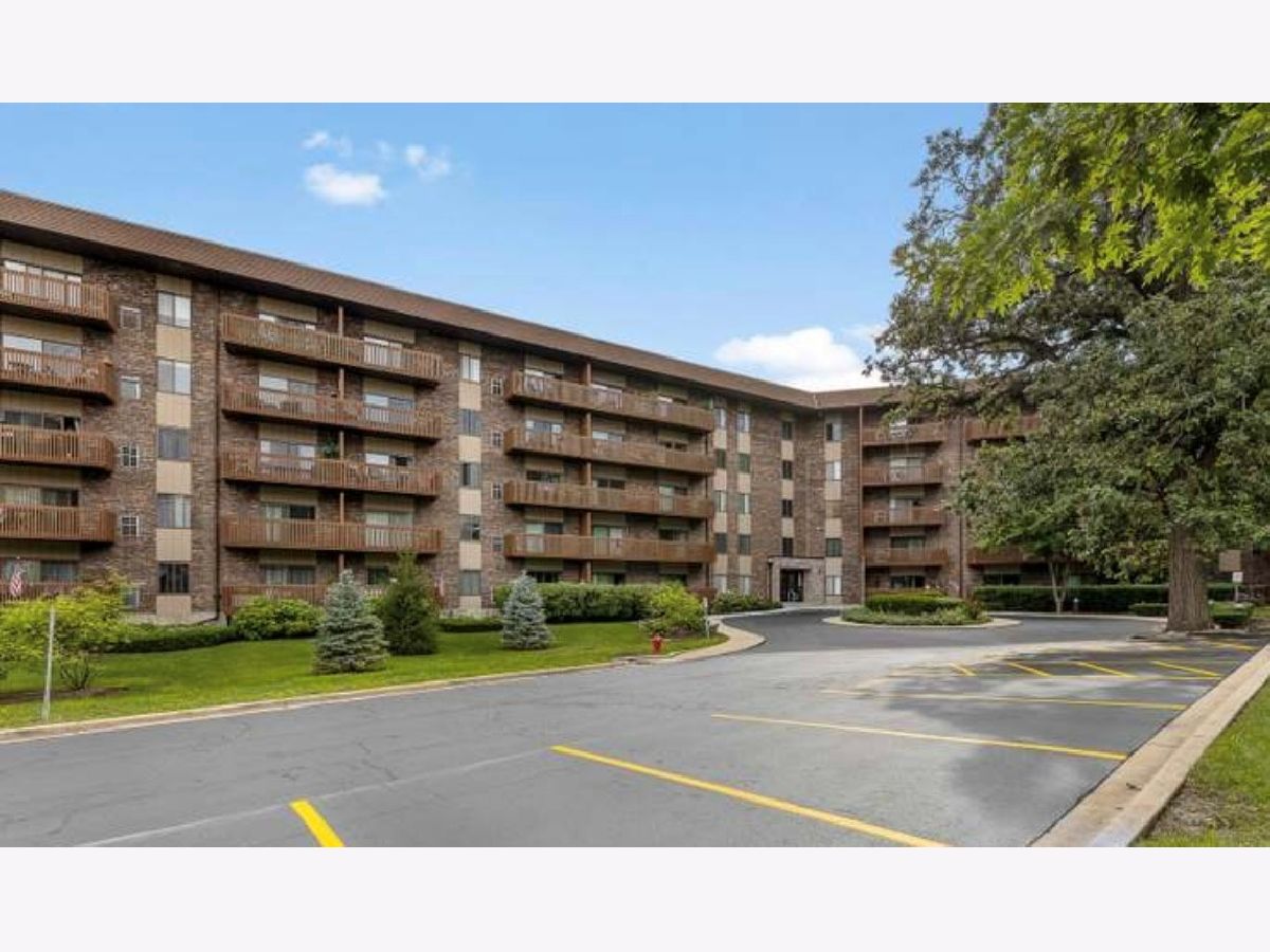 Medinah On The Lake Bloomingdale IL, Condominiums For Sale & For Rent