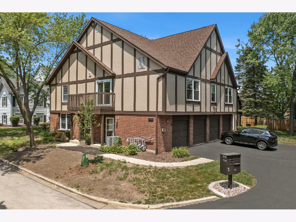 Townhomes & Condos Sold Highpoint Lisle Illinois, 2748 Weeping Willow