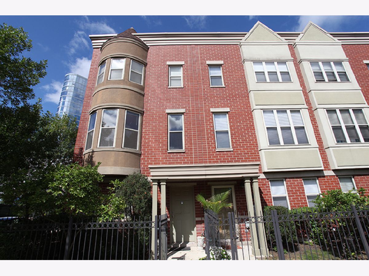 Townhomes & Condos & Homes Rented North Town Village Chicago Illinois, 729 Blackhawk