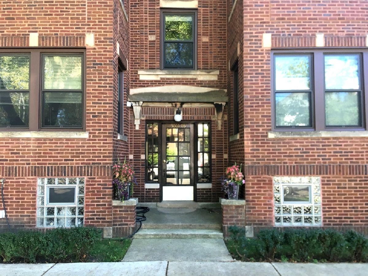 Homes & Condominiums Rented Ravenswood Manor Chicago Illinois, 3001 Eastwood