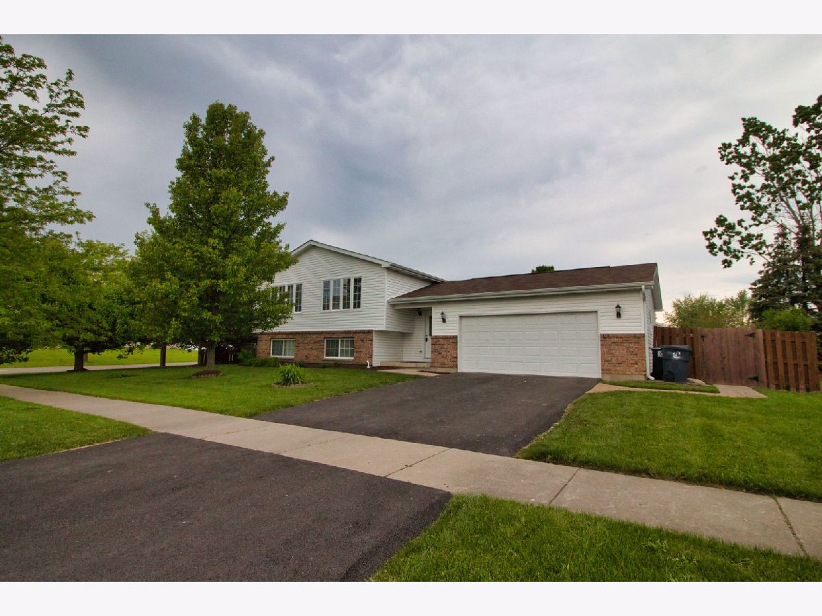 Homes Sold Westside Hills Zion Illinois, 1419 Lorelei