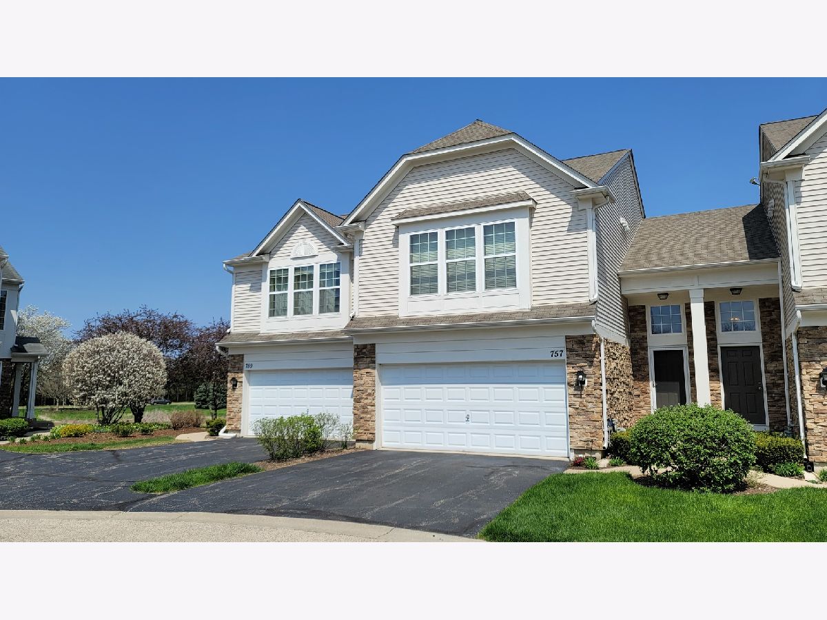 Townhomes Sold Lakeside Pointe Crystal Lake Illinois, 757 Pointe