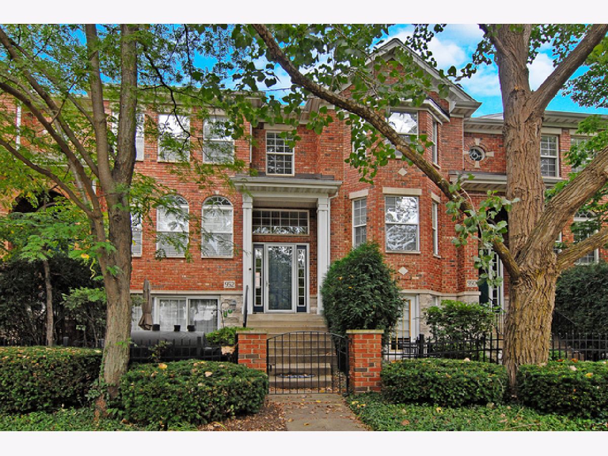 Townhomes Rented Vintage Club Naperville Illinois, 952 Shandrew