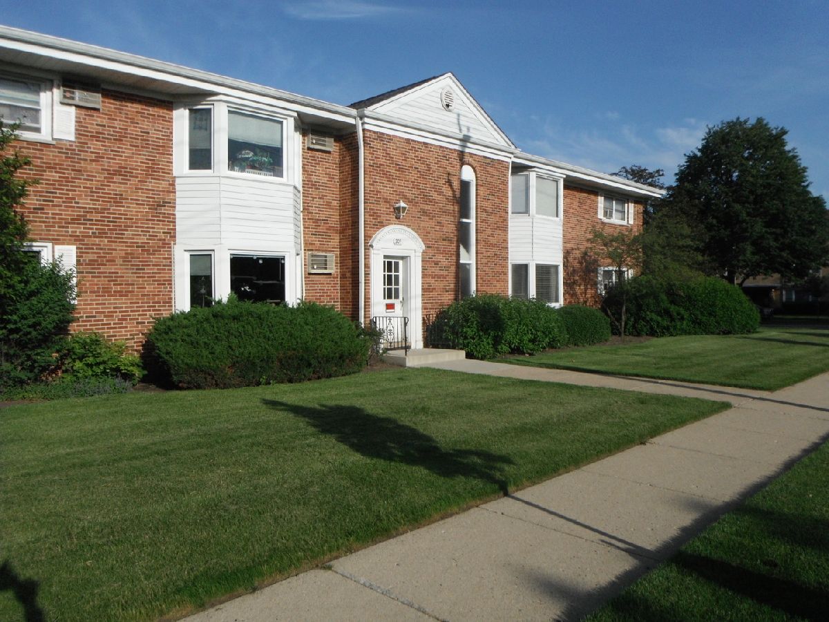 Condominiums Sold Hampton Courts Arlington Heights Illinois, 205 Ridge