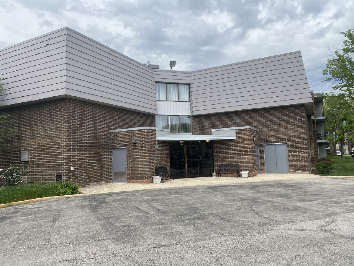 Condominiums Sold Cass Lake Village Westmont Illinois, 924 Lake