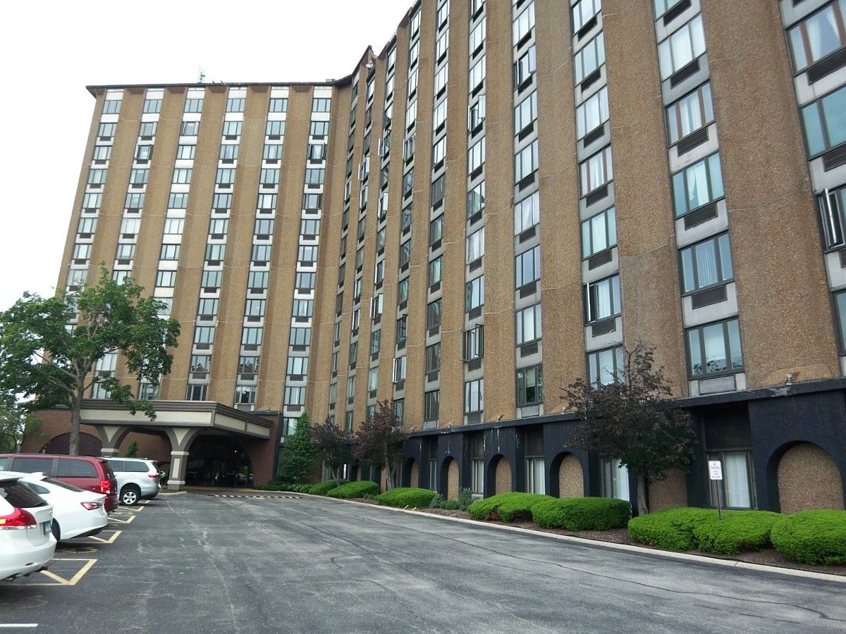 Condominiums Sold Renaissance Towers Palatine Illinois, 1 Renaissance