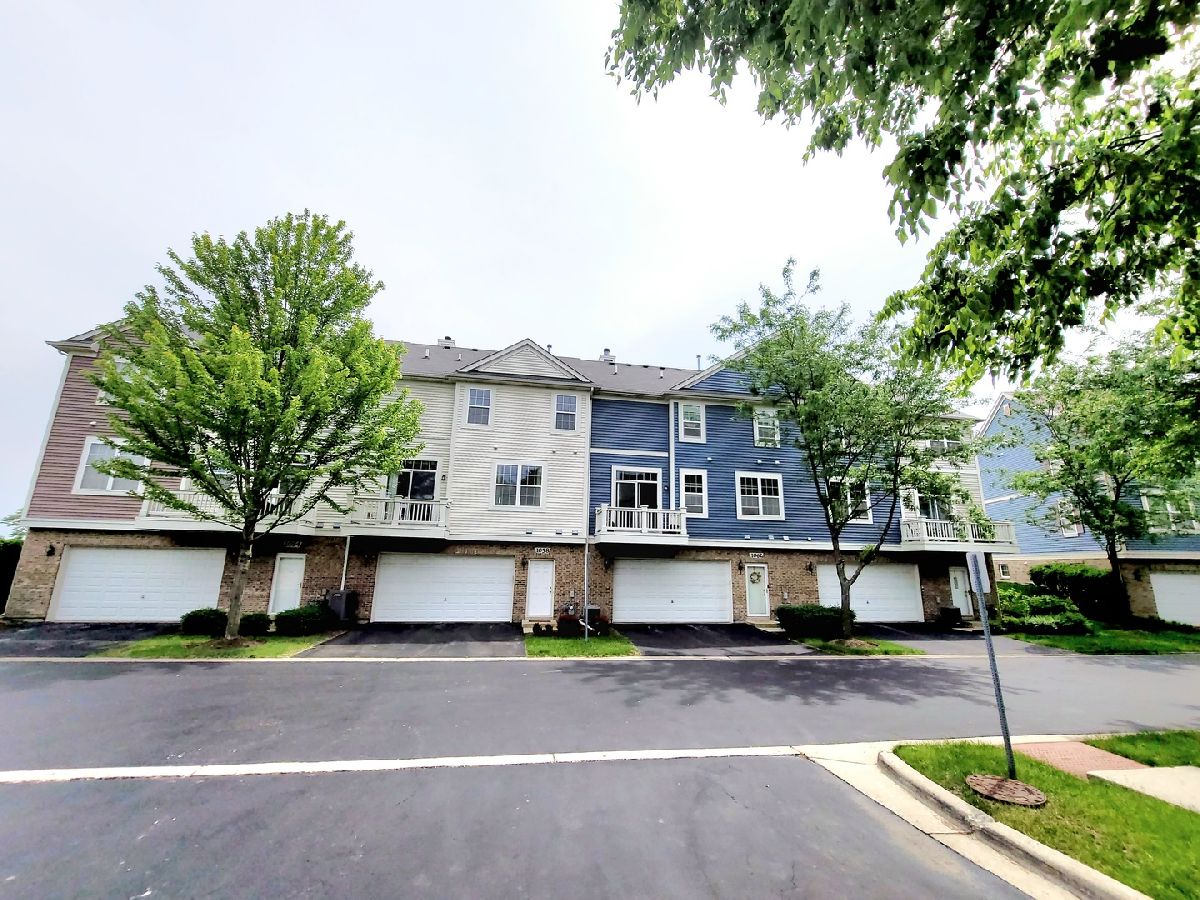 Fountains At Town Center Carol Stream IL, Townhomes & Condos For Sale